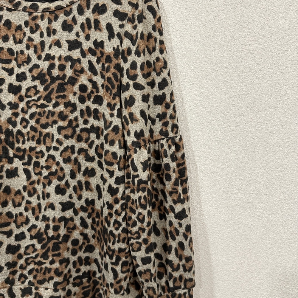 Doe & Rae Leopard Print Sweatshirt size medium - Picture 4 of 6
